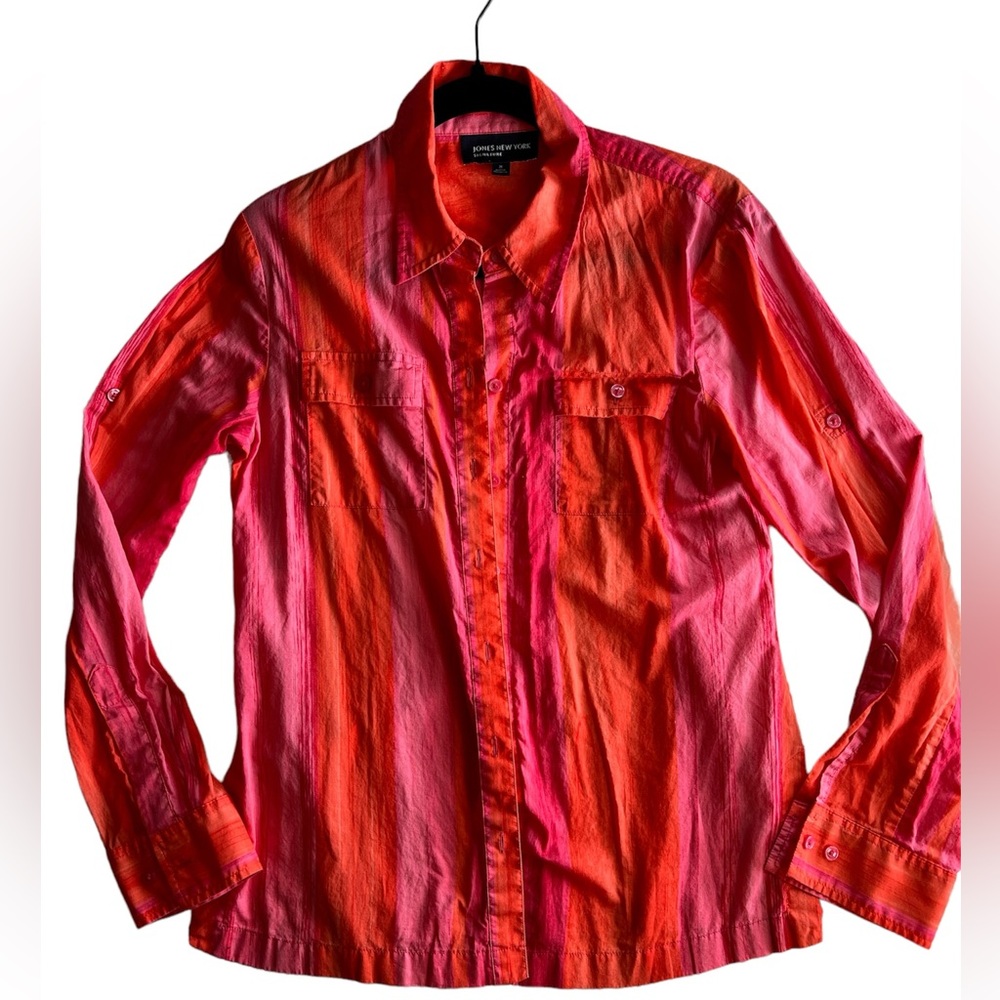 Jones New York Medium button up summer blouse with rolled sleeve button tab
C